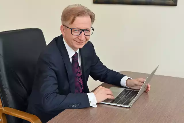 Profesor doktor habilitowany Jarosław Karpacz, prorektor Uniwersytetu Jana Kochanowskiego w Kielcach.