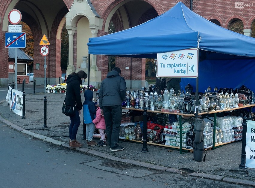 Cmentarz Centralny w Szczecinie znów otwarty. Tłumów nie ma 