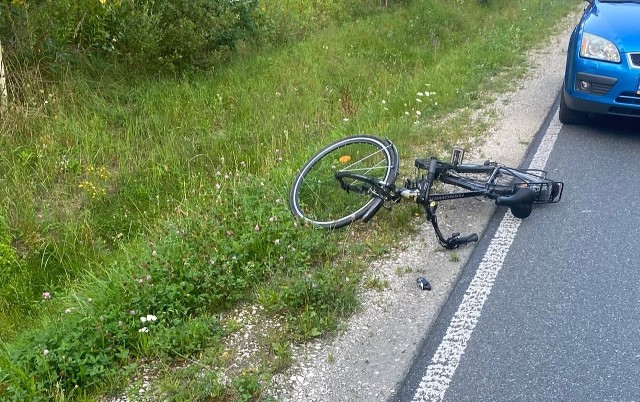 Na DW 984 w Starych Żukowicach doszło do potrącenia kobiety jadącej rowerem przez samochód osobowy