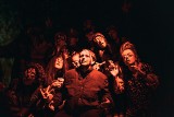 Bombel w każdym z nas. Plemię - międzypokoleniowa grupa teatralna - wystawia w łemkowskiej Watrze spektakl „Bombel-Nahacz”   