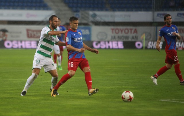 W 8. kolejce Piast przegrał u siebie z Lechią 1:2.