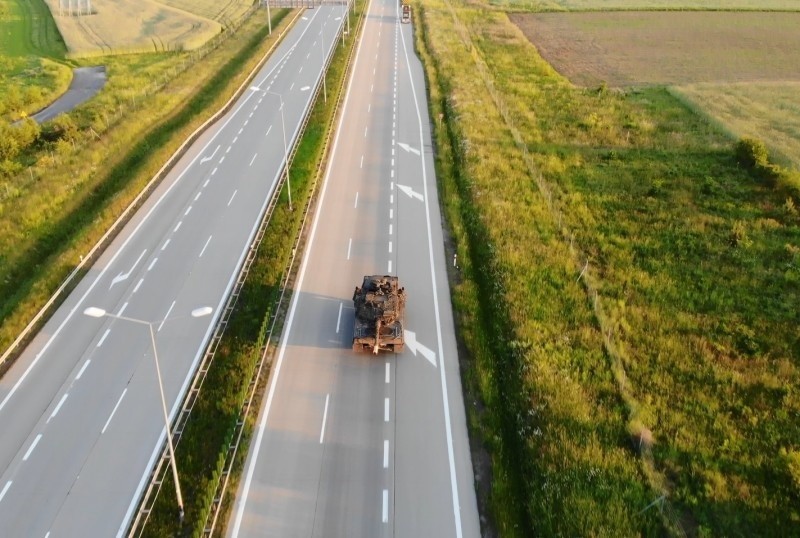 Niemieckie czołgi na autostradzie A4. Koniec ćwiczeń (ZDJĘCIA)