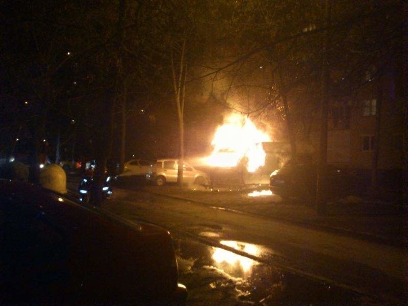 Pożar przy ulicy Ogrody w Bydgoszczy. Spłonęła przyczepa kempingowa [zdjęcia]