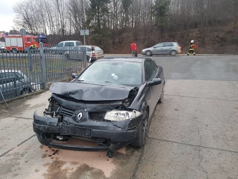 Paszyn. Zderzenie dwóch samochodów osobowych. Jedna osoba trafiła do szpitala[ZDJĘCIA]