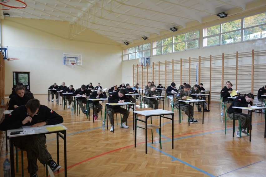 Matura próbna 2023 w powiecie przysuskim. W Lipinach w gminie Odrzywół uczniowie pisali egzamin z matematyki