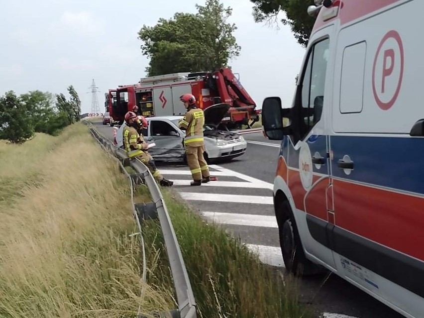 Wypadek na obwodnicy Brzegu. Zderzenie skody z volkswagenem...