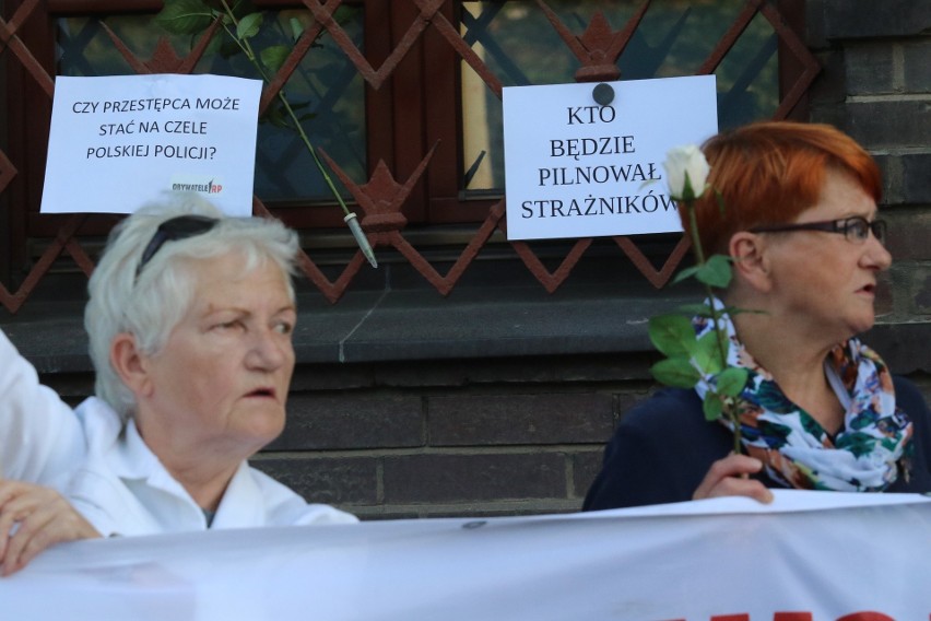 We wtorek wieczorem kilku manifestantów pojawiło się na...