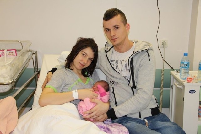Natalia Ejdys, córka Kamila i Darii z Krysiak urodziła się 27 listopada. Ważyła 3520 g, mierzyła 54 cm. Na zdjęciu z rodzicami