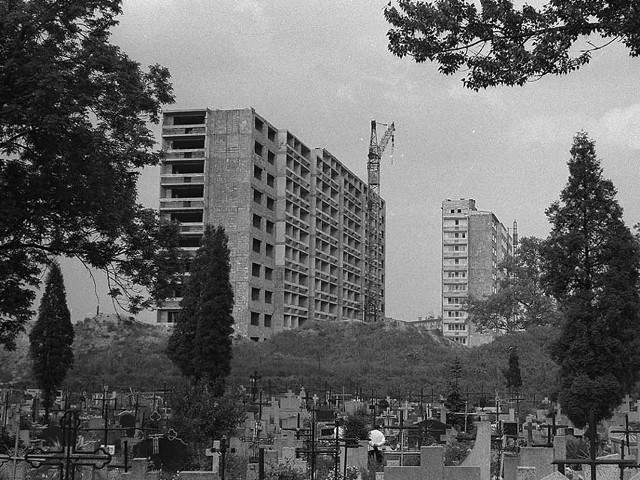 Pierwsze duże osiedle w PRL w Oświęcimiu powstało w sąsiedztwie Zakładów Chemicznych. Każdy chciał mieszkać w nowych blokach