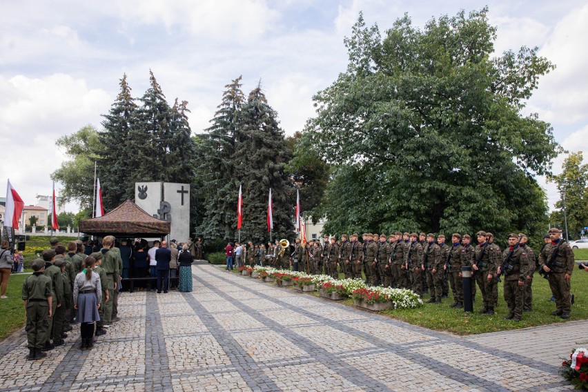 Obchody 78. rocznicy Powstania Warszawskiego w Rzeszowie. „Pamiętamy o tych, którzy oddali życie za wolną Polskę” [ZDJĘCIA]