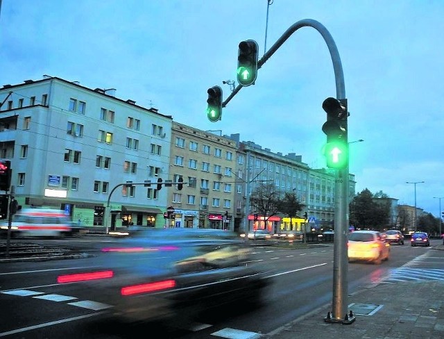 W smart miastach ruchem sterują inteligentne systemy.