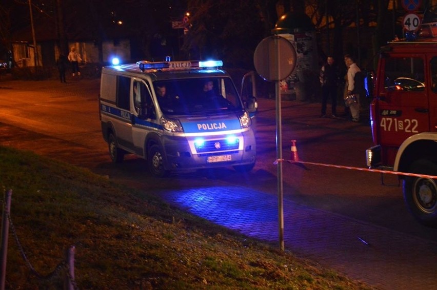 Wypadek w Jastrzębiu: Wjechał BMW w studzienkę