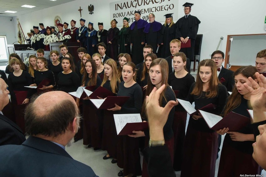 W Kujawsko-Pomorskiej Szkole Wyższej w Bydgoszczy zabrzmiał Gaudeamus igitur [zdjęcia]