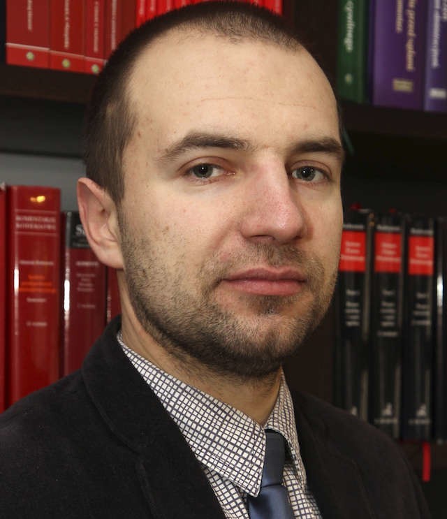Adwokat Mariusz Lewandowski