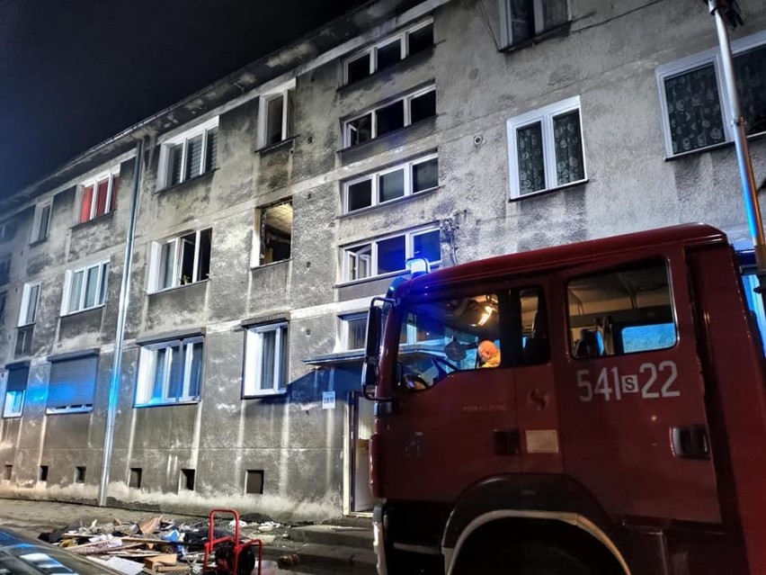 Piekary Śląskie: W jednym z mieszkań doszło do wybuchu butli z gazem. Poszkodowane zostały dwie osoby