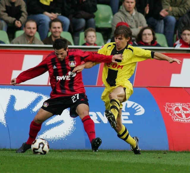 Euzebiusz Smolarek (z prawej) w meczu przeciwko Bayerowi Leverkusen.