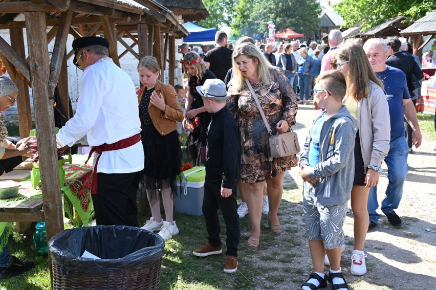 Święto Chleba w Tokarni pod Kielcami. Mnóstwo osób i pyszne jedzenie. Zobaczcie zdjęcia