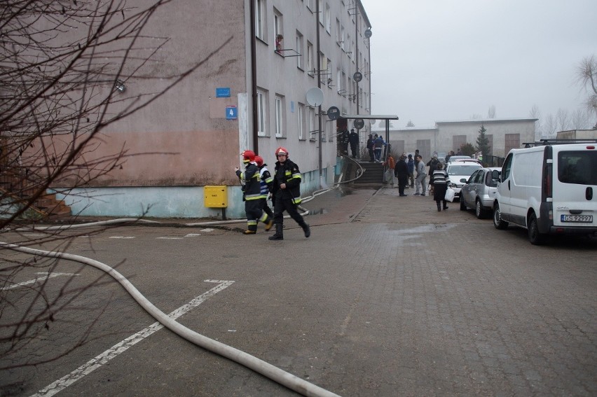 Pożar mieszkania w bloku przy ul. Konarskiego w Słupsku.