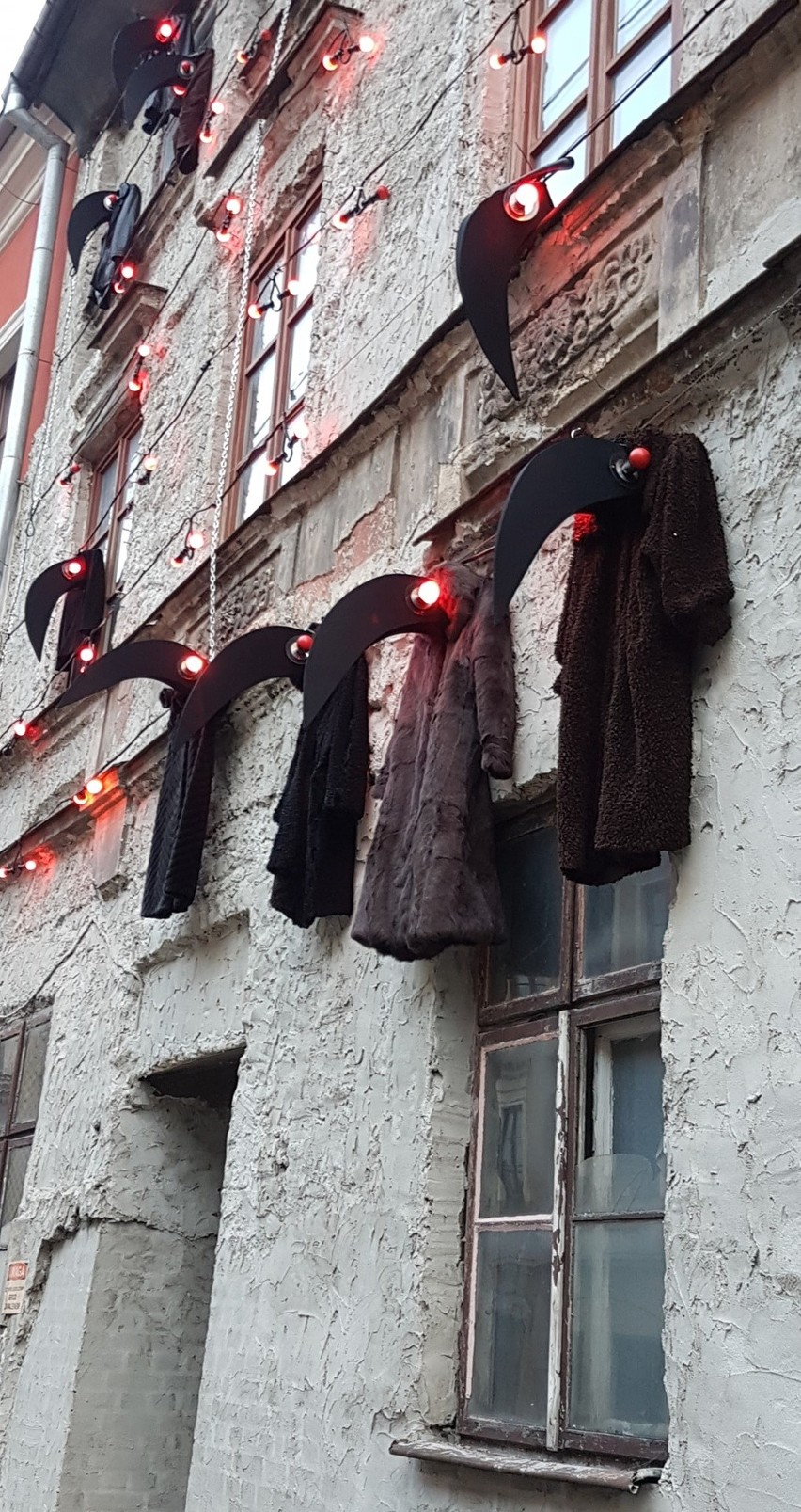 „Walka postu z karnawałem”. Instalacja Koziary pojawi się na Starym Mieście w Lublinie. Jako jedyna z atrakcji po odwołanej Nocy Kultury