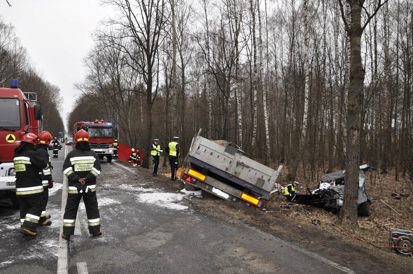 W wyniku zderzenie ciężarówka zaczęła płonąć. 32 – letni...