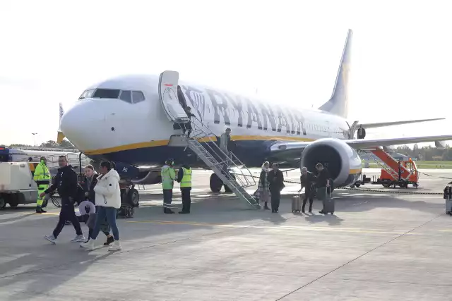 Ryanair jest jedynym regularnym przewoźnikiem w łódzkim porcie lotniczym. Ustanowienie tu siódmej bazy operacyjnej w Polsce radykalnie zwiększyłoby liczbę połączeń z Łodzi.