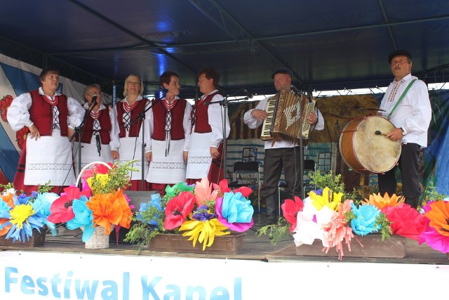 Podczas Festiwalu w Starej Błotnicy występujące zespoły przypomniały ludowe piosenki i przyśpiewki.