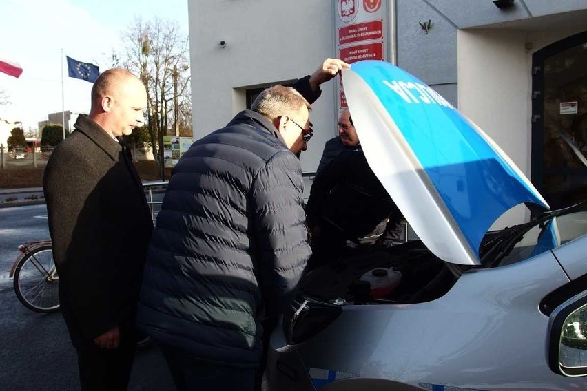Policjanci ze Złotnik Kujawskich otrzymali nowy radiowóz. To...