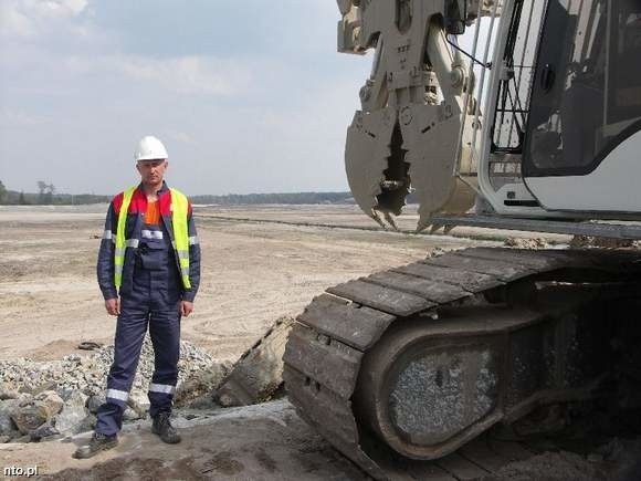 Radosław Jaroń, majster z firmy Soletanche, pracuje przy uszczelnianiu obwałowań. - Najgłębszy wykop miał prawie 30 metrów - mówi. (fot. Anna Wyspiańska)