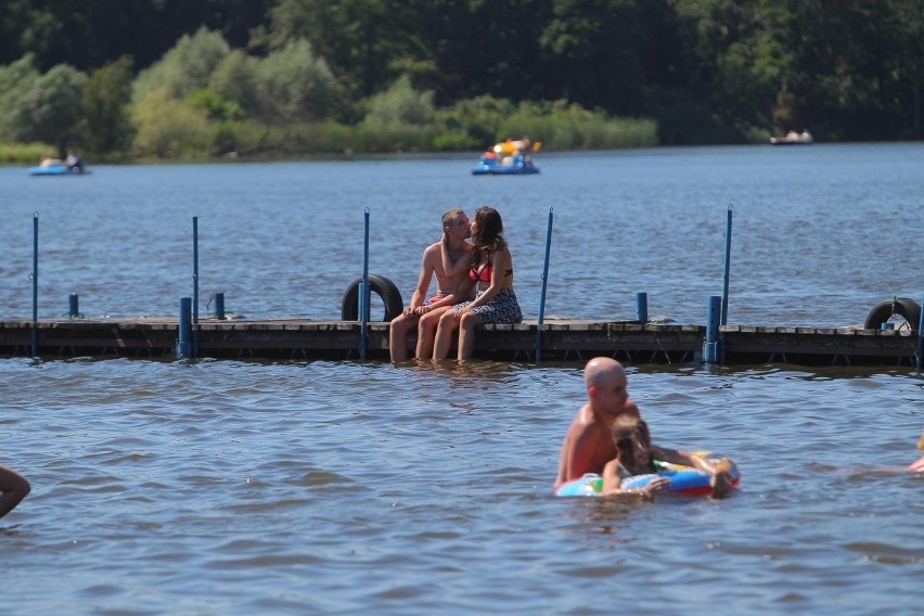 Rusałka: Tłumy poznaniaków wypoczywają nad jeziorem