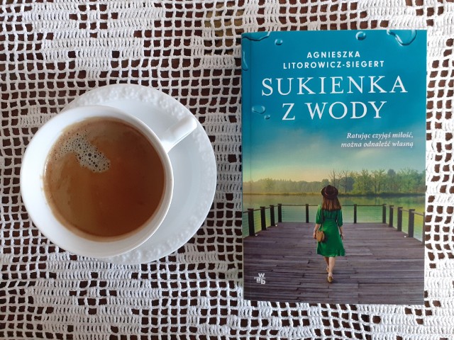 Agnieszka Litorowicz-Siegert, „Sukienka z wody”, Wydawnictwo W.A.B., Warszawa 2022, stron 367