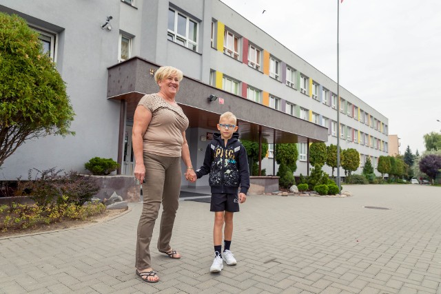 Dokładnego planu nie znam - mówi Tamara Gawryluk. Właśnie odprowadza do szkoły wnuka Szymona. - Ale synowa mówiła, że lekcje trwają do późnego popołudnia. Szkoda dzieci, przemęczone będą. Mam nadzieję, że plan się jednak zmieni - dodaje pani Tamara.