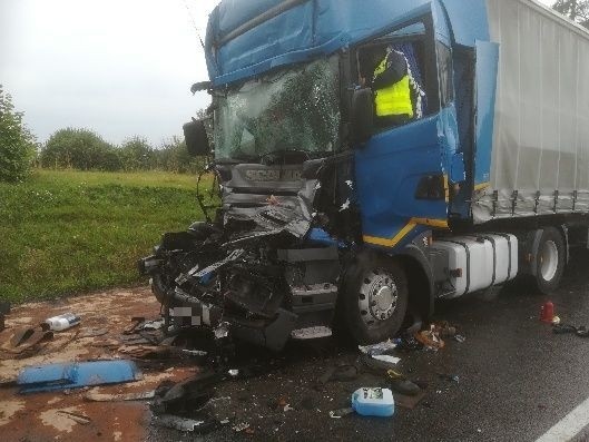 Pacanów. Zderzenie trzech tirów na drodze krajowej numer 73, jedna osoba ranna. Były duże utrudnienia w ruchu