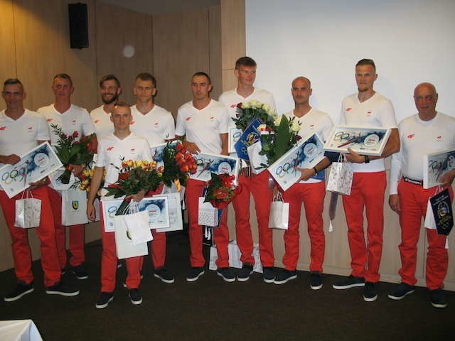 Ósemka (od lewej): Marcin Brzeziński, Krystian   Aranowski, Piotr Juszczak, sternik Daniel Trojanowski, Michał   Szpakowski (wszyscy Zawisza), Mateusz Wilangowski, Robert Fuchs, Mikołaj Burda(LOTTO-Bydgostia), Zbigniew Schodowski, Giuseppe  de Capua