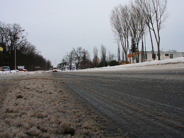 W niektórych miejscach dziś rano drogi pokrywała warstwa lodu.