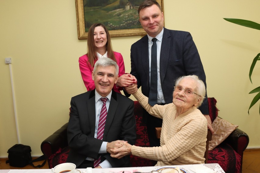 Pani Maria Pyzowska świętowała 103. urodziny wspólnie z...