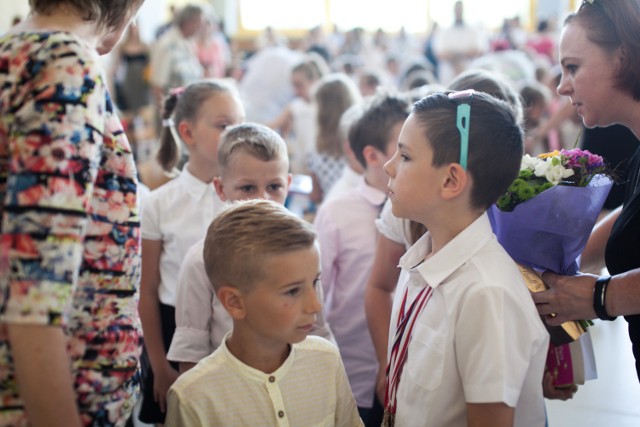 Według projektu MEN nauka w szkołach miałaby się kończyć w pierwszy piątek następujący po 20 czerwca