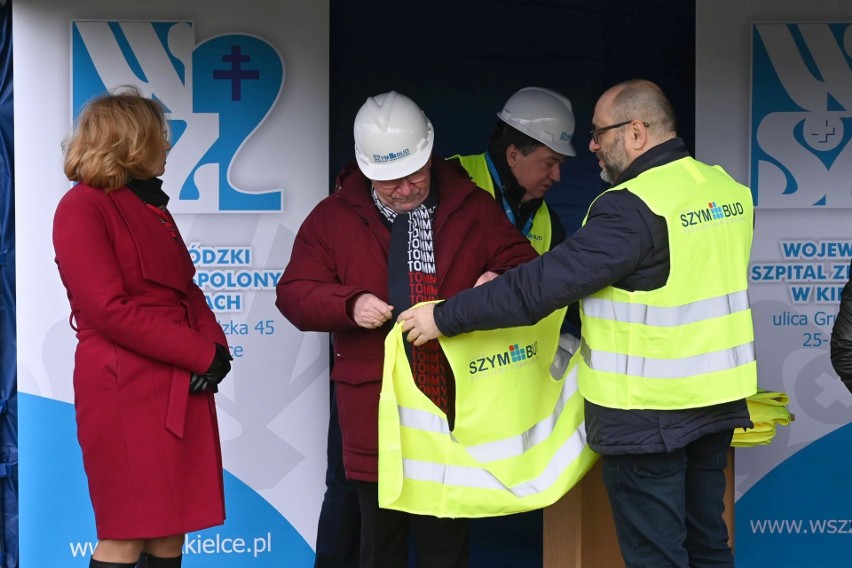 Pierwsze wbicie łopat pod budowę nowoczesnego bloku porodowego w Wojewódzkim Szpitalu Zespolonym w Kielcach. Zobaczcie film i zdjęcia