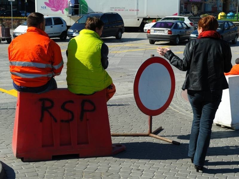 Kierowcom puszczają nerwy. Dochodzi do słownych utarczek z...