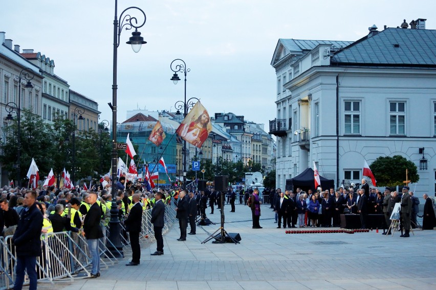 86. miesięcznica smoleńska i kontrmanifestacja Obywateli RP. Interweniowała policja [ZDJĘCIA][VIDEO]