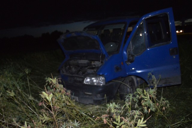 Policjanci ustalają okoliczności wypadku busa w miejscowości Kapłonosy (powiat włodawski)