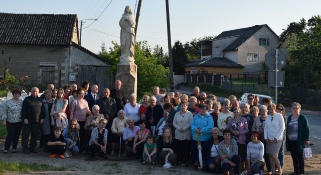 Odnowiona figura Matki Boskiej w Ruszkowicach.