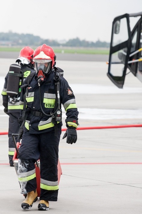 Wrocław: Lotniskowy wóz strażacki Felix w akcji (ZDJĘCIA)