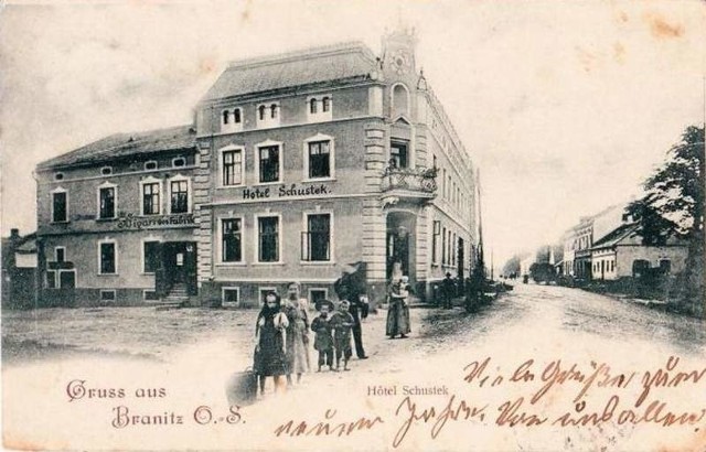 Hotel Schustek w Branicach przy głównej ulicy lata 1895-1901.