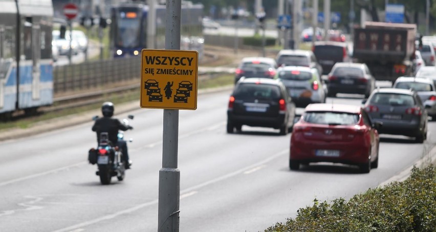 Reklamy imitujące znaki pojawiły się na głównych ulicach...