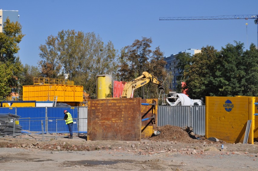 Nowy biurowiec powstaje tuż przy Sky Tower. To Centrum Południowe [WIZUALIZACJE, ZDJĘCIA]