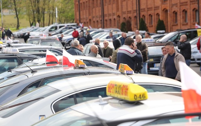 Taksówkarze już od lat domagają się od rządu podjęcia kroków przeciwko ich nielegalnym konkurentom.