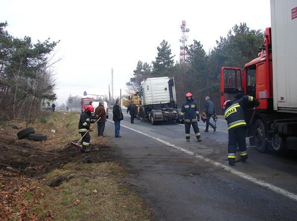 Śmiertelny wypadek na obwodnicy Ozorkowa  (zdjęcia, aktual.)