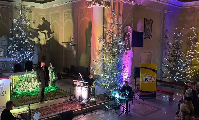 Wiktor Kowalski dał koncert w Łopusznie. 6 stycznia zaśpiewał piękne kolędy. Zobacz zdjęcia z koncertu>>>
