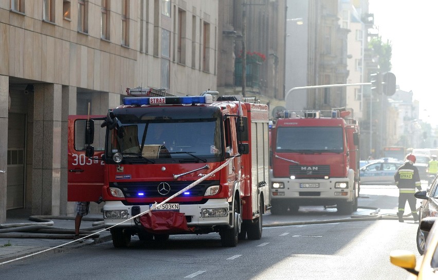 Pożar w kamienicy na Nawrot [ZDJĘCIA]