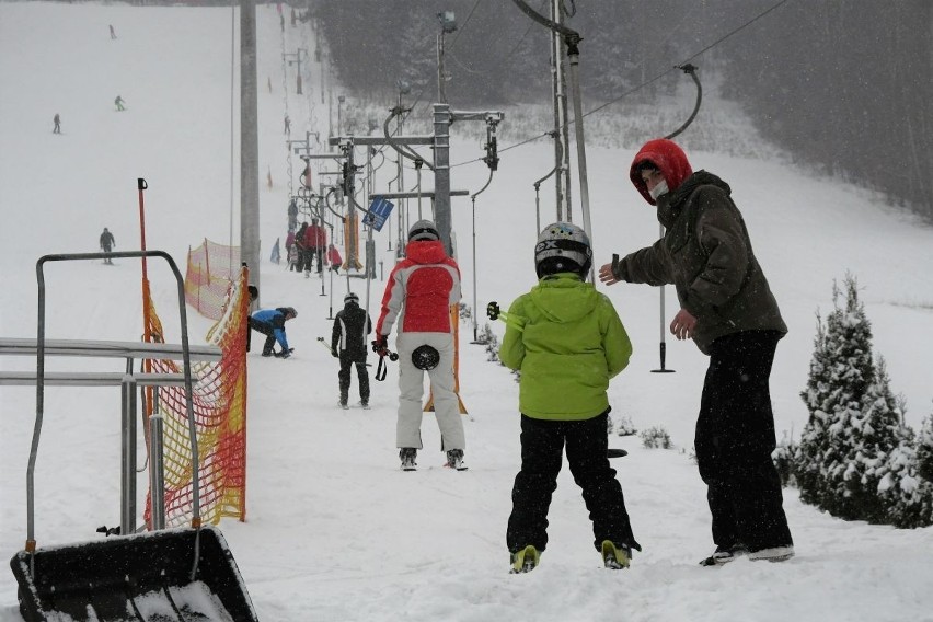 W Ośrodku narciarskim w Tumlinie w sobotę 30 stycznia tłumów...